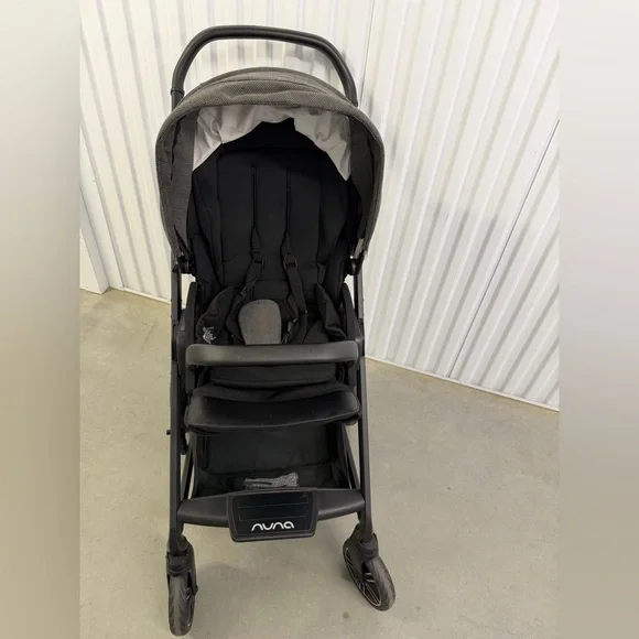 Nuna mixx Black and Gray Stroller in Excellent condition. - Picture 3 of 13